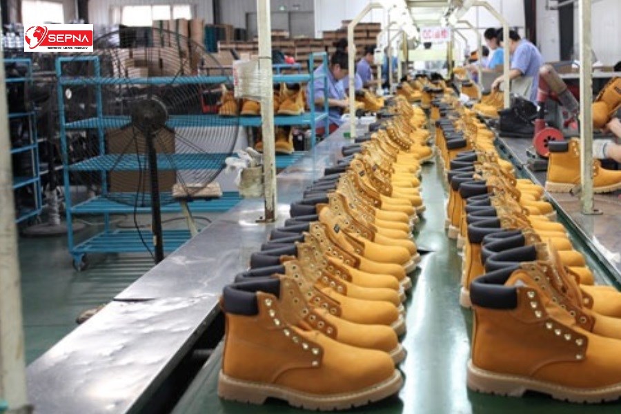 صادرات، نجات‌دهنده صنعت کفش؛ راه‌کارهای فعالان برای عبور از بحران اقتصادی