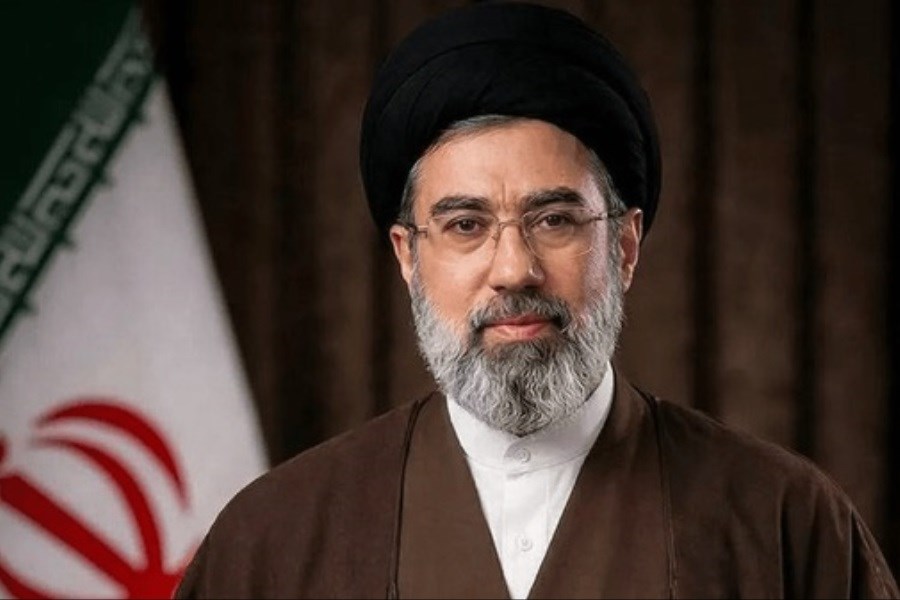 آیت‌الله سیدمجتبی حسینی خامنه‌ای به عنوان سومین رهبر انقلاب اسلامی ایران انتخاب شد