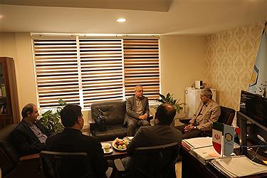 تصویر دیدار استاندار استان هرمزگان به همراه مدیر کل راه و شهر سازی استان با رییس هیات عامل صندوق ملی مسکن