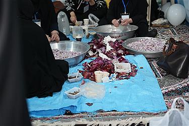 تصویر موج گسترده خدمت‌رسانی آبشار عاطفه ها به زائران در نیمه شعبان