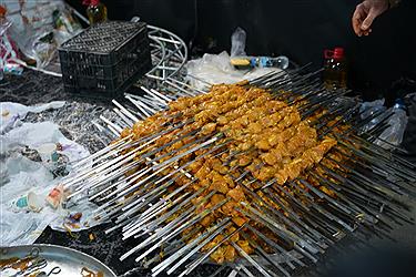 تصویر موج گسترده خدمت‌رسانی آبشار عاطفه ها به زائران در نیمه شعبان